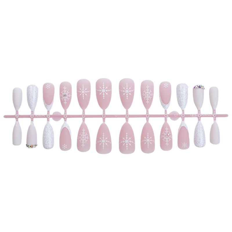 Миндальные накладные ногти с блестками-снежинками: Улучшите более светлую кожу и стиль с простым белым зимним градиентным дизайном
Миндальные накладные ногти с блестками-снежинками: Улучшите более светлую кожу и стиль с простым белым зимним градиентным дизайном