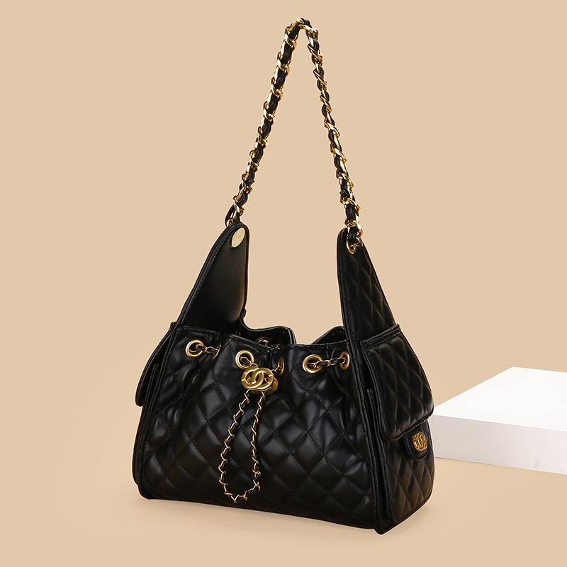 Retro high-end underarm bag women s new simple portable diamond embroidered thread bag fashionable shoulder bag
Retro high-end underarm bag women s new simple portable diamond embroidered thread bag fashionable shoulder bag