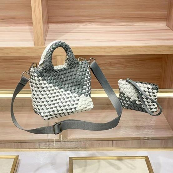 Color Matching Hand-Woven Small Vegetable Basket Bag Fashionable Small Bucket One Shoulder Oblique Span Bag Exquisite Portable Women S Bag 17*7*15cm
Color Matching Hand-Woven Small Vegetable Basket Bag Fashionable Small Bucket One Shoulder Oblique Span Bag Exquisite Portable Women S Bag 17*7*15cm