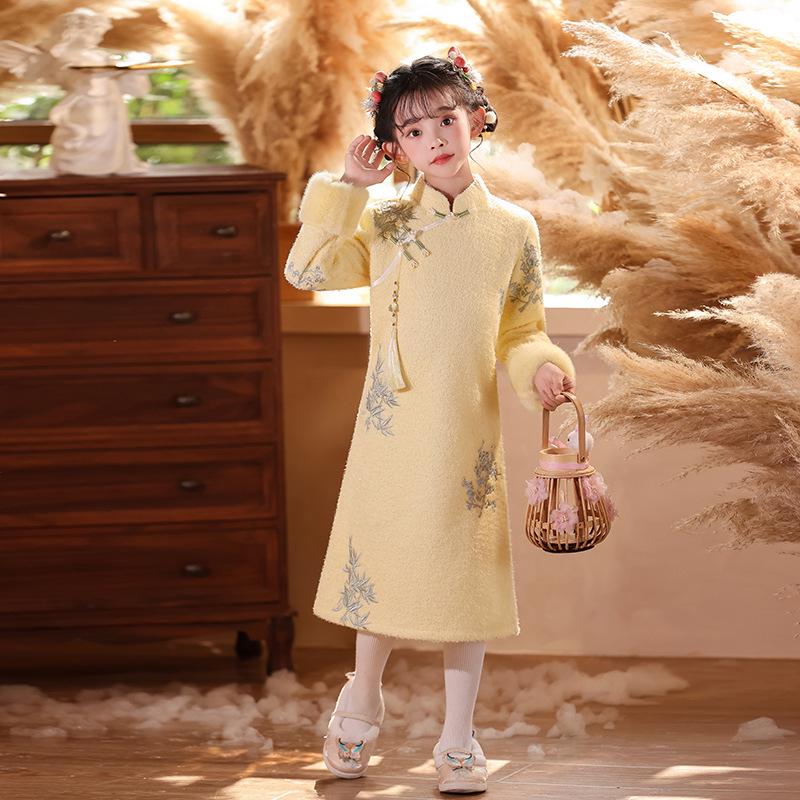 Mink Fur Girls Velvet Long Sleeve Qipao - Winter 2025 New Style Tang Suit for New Year Celebrations 150cm
Mink Fur Girls Velvet Long Sleeve Qipao - Winter 2025 New Style Tang Suit for New Year Celebrations 150cm