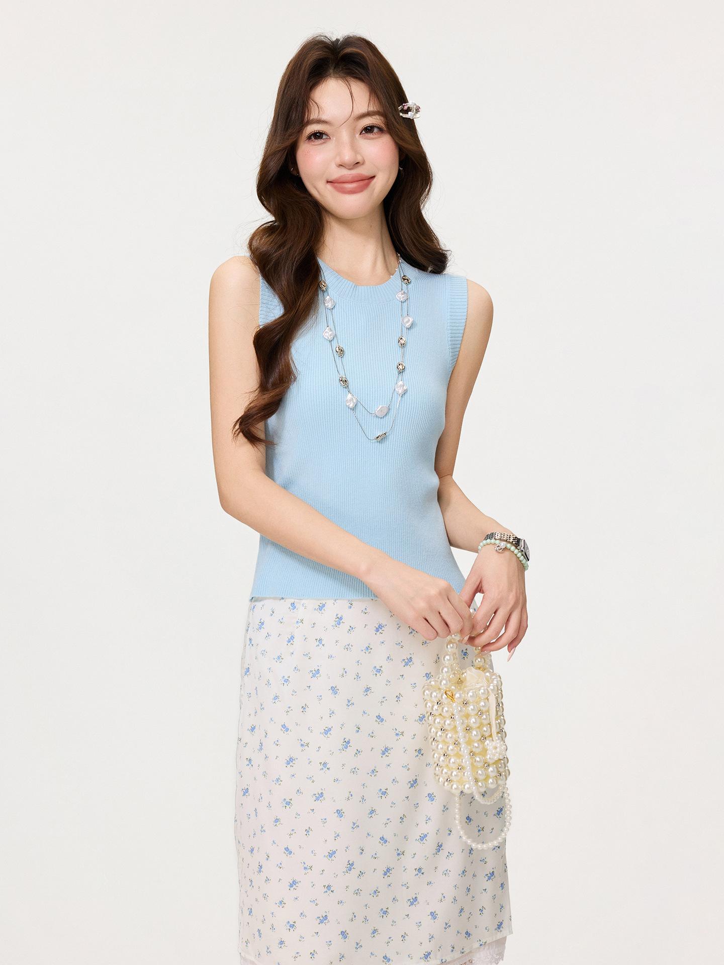 Casual simple pit strip pullover sleeveless knitted vest women s summer slim and thin vest stacked one size fits all світло-синій колір
Casual simple pit strip pullover sleeveless knitted vest women s summer slim and thin vest stacked one size fits all світло-синій колір