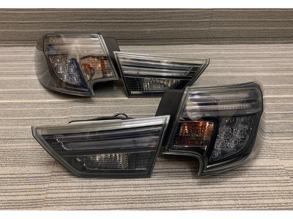 Smoked Black LED Taillight Assembly for 2013-2017 Toyota Reiz (Mark X) - Japanese Version
Smoked Black LED Taillight Assembly for 2013-2017 Toyota Reiz (Mark X) - Japanese Version