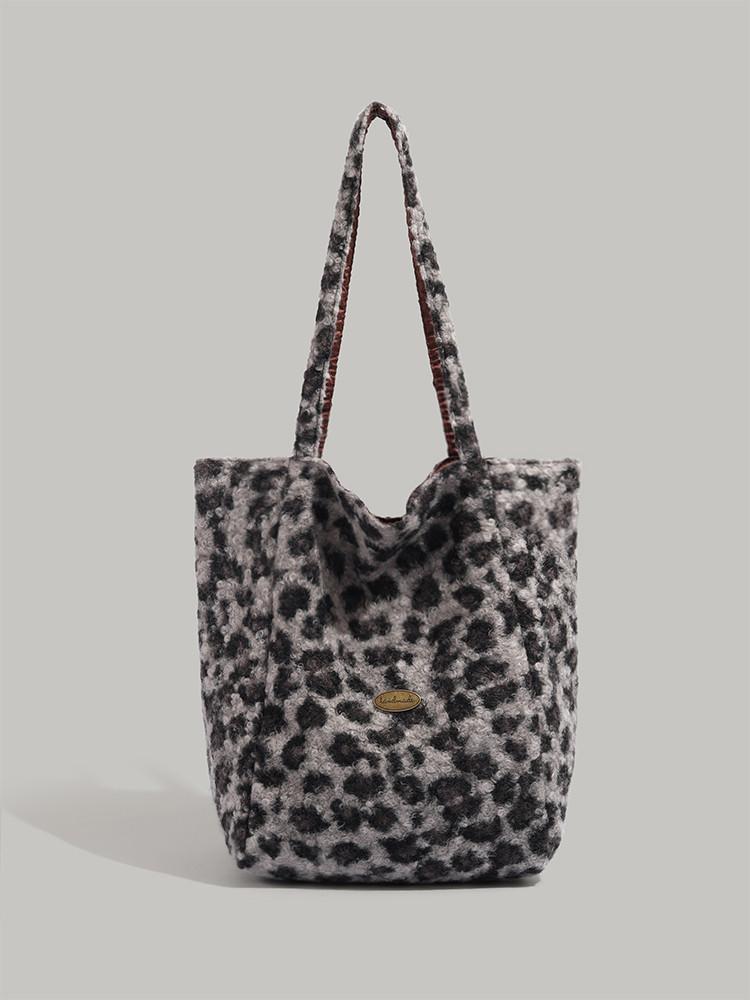 Bag women s 2025 new double-sided tote bag large capacity leopard print plush bag commuter armpit bag fashionable shoulder bag цветной печати леопарда
Bag women s 2025 new double-sided tote bag large capacity leopard print plush bag commuter armpit bag fashionable shoulder bag цветной печати леопарда