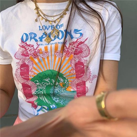 ZSIIBO японская футболка с короткими рукавами и рисунком дракона в стиле ретро, шикарный и красивый короткий топ для девочек, уличная одежда в стиле панк XXL белый
ZSIIBO японская футболка с короткими рукавами и рисунком дракона в стиле ретро, шикарный и красивый короткий топ для девочек, уличная одежда в стиле панк XXL белый