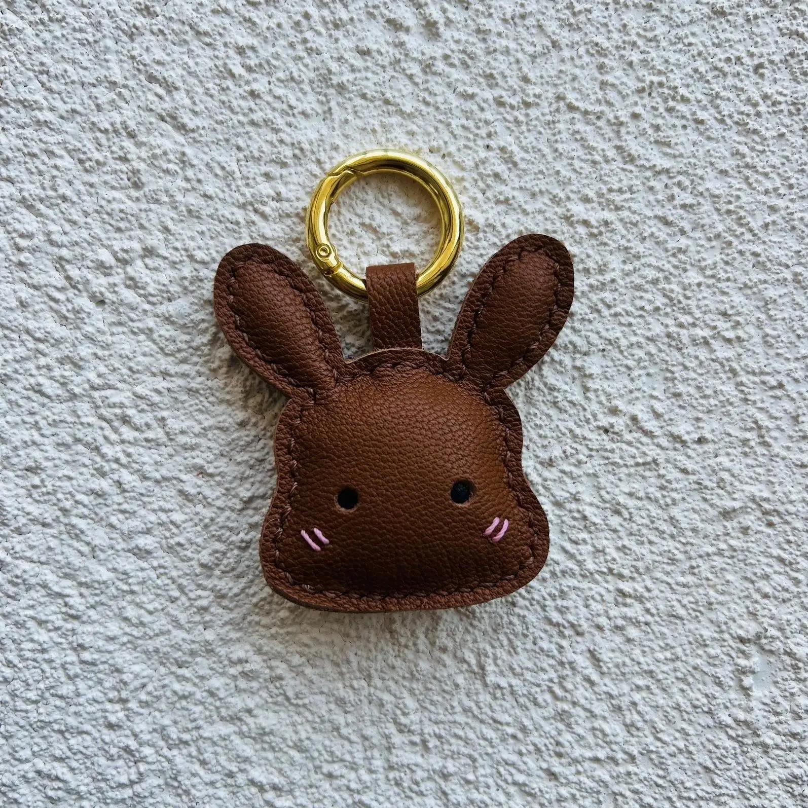 Подвеска и аксессуары для сумки из овчины Little Monster Brand, брелок высокого качества в виде милого дракона, подвески для рюкзака своими руками, идеальный подарок
Подвеска и аксессуары для сумки из овчины Little Monster Brand, брелок высокого качества в виде милого дракона, подвески для рюкзака своими руками, идеальный подарок