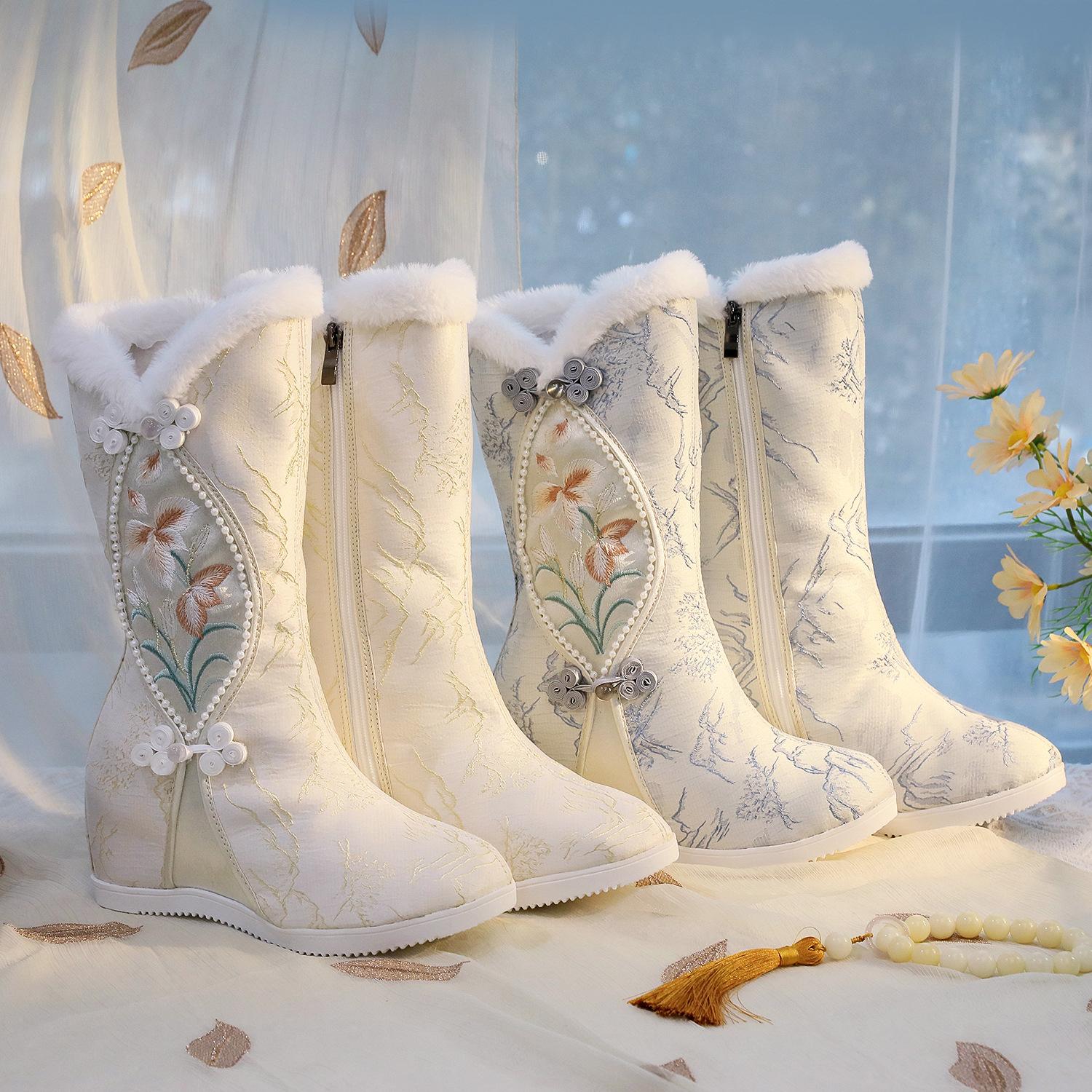 Shuya, new winter padded and velvet high-heeled cotton boots, antique zipper, gold silk embroidered embroidered wool cotton shoes. 34
Shuya, new winter padded and velvet high-heeled cotton boots, antique zipper, gold silk embroidered embroidered wool cotton shoes. 34