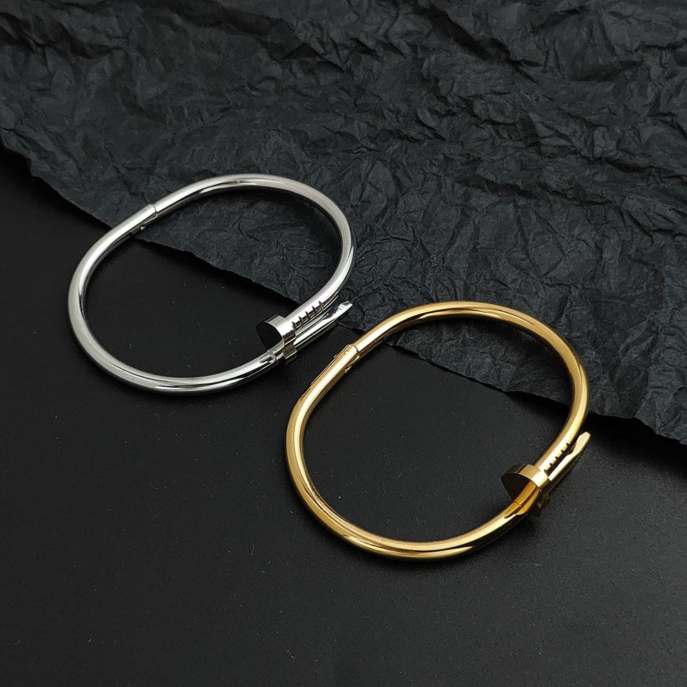 Charming nails love four-leaf clover gold-plated stainless steel women s bracelet, waterproof and rust-free, worn by couples
Charming nails love four-leaf clover gold-plated stainless steel women s bracelet, waterproof and rust-free, worn by couples