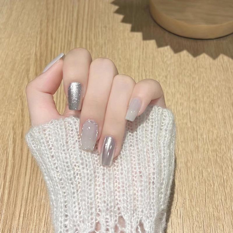 Douyin Trendy Wearable Short Nails: Silver Line Glitter & Light Luxury Nail Patches for Spicy Girl Nail Art Gold Plating Sealant Set
Douyin Trendy Wearable Short Nails: Silver Line Glitter & Light Luxury Nail Patches for Spicy Girl Nail Art Gold Plating Sealant Set