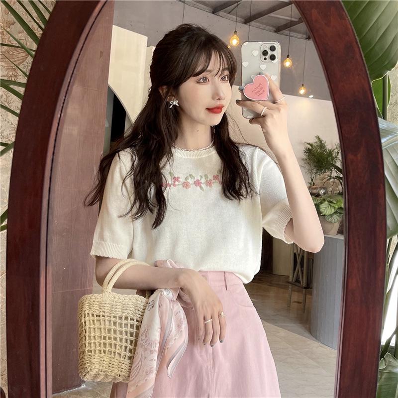 Women s French Retro White Floral Knitted T-Shirt - Short Sleeve Chic Summer Top One size (up to 125 lbs)
Women s French Retro White Floral Knitted T-Shirt - Short Sleeve Chic Summer Top One size (up to 125 lbs)