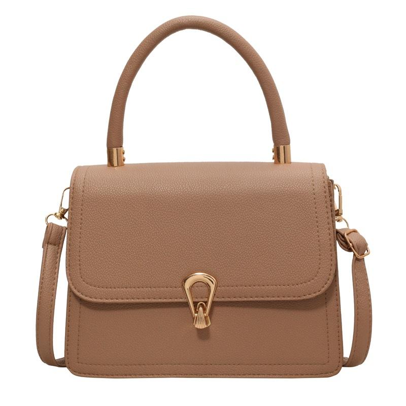 Простая сумочка темперамент женская сумка 2024 новый узор личи текстура сумка через плечо замок модная сумка-мессенджер
Простая сумочка темперамент женская сумка 2024 новый узор личи текстура сумка через плечо замок модная сумка-мессенджер