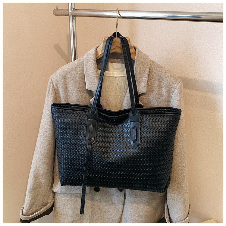 Women s Large-capacity Tote Bag, 2026 New Autumn And Winter Versatile Shoulder Bag, Simple Commuter чёрный
Women s Large-capacity Tote Bag, 2026 New Autumn And Winter Versatile Shoulder Bag, Simple Commuter чёрный