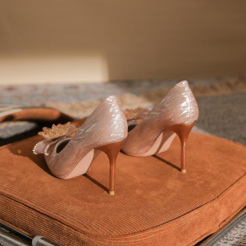 A classic fashion wedding banquet high sense shallow mouth pointed head thin heel women s shiny high heels women s single shoes 39
A classic fashion wedding banquet high sense shallow mouth pointed head thin heel women s shiny high heels women s single shoes 39