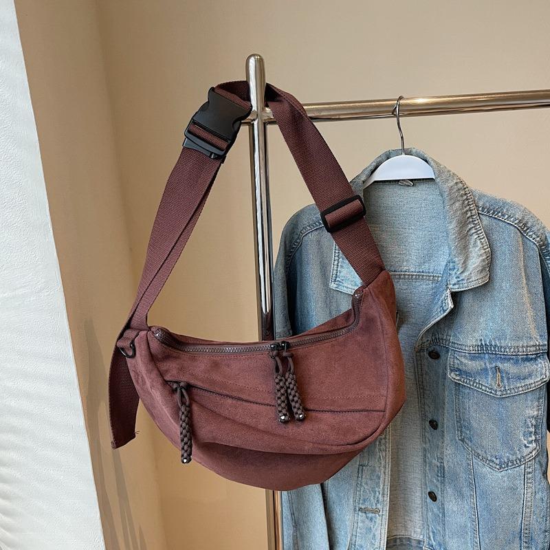 Модная замшевая сумка-пельмень большой вместимости женская новая повседневная на плечо, кроссбоди, текстурная универсальная сумка для通勤
Модная замшевая сумка-пельмень большой вместимости женская новая повседневная на плечо, кроссбоди, текстурная универсальная сумка для通勤