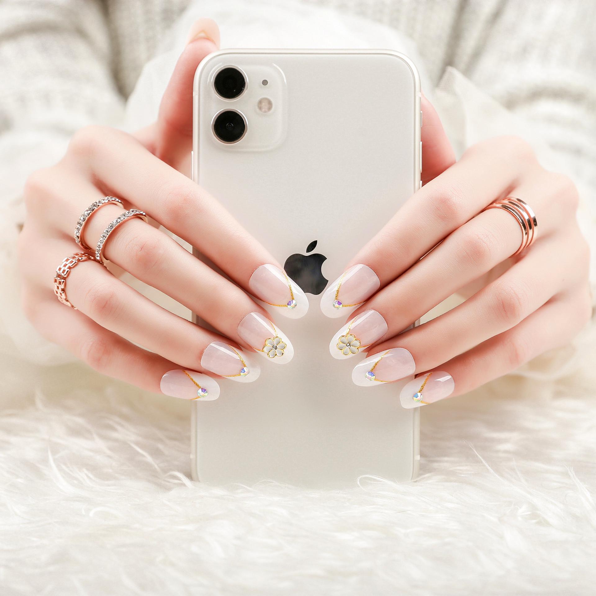 Colorful Flower Metal Nail Tips - Medium Long Wearable for Bridal Manicure
Colorful Flower Metal Nail Tips - Medium Long Wearable for Bridal Manicure