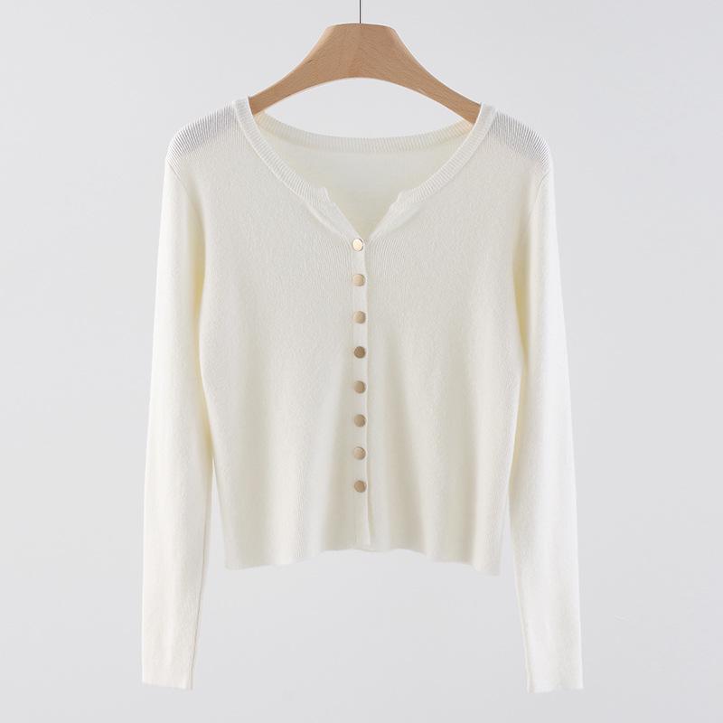 2025 Early Autumn Women s V-Neck Korean Style Knit Cardigan - Single-Breasted Solid Color Short Sweater One Size
2025 Early Autumn Women s V-Neck Korean Style Knit Cardigan - Single-Breasted Solid Color Short Sweater One Size