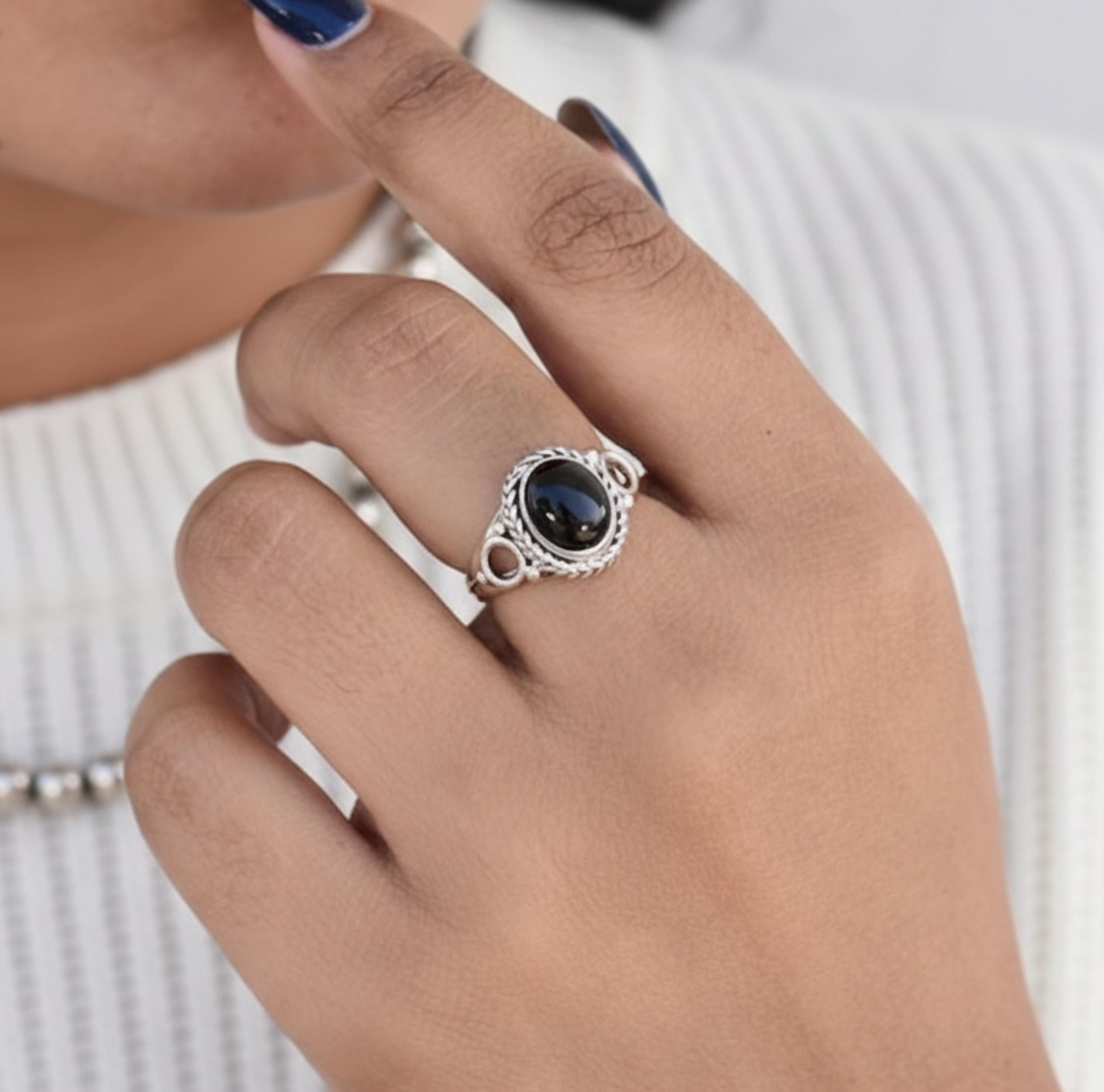Black Onyx Promise Ring, 925 Sterling Silver Jewelry, Onyx Oval Cut Stone Ring, Gift for Her, Handmade Ring 12 серебряный
Black Onyx Promise Ring, 925 Sterling Silver Jewelry, Onyx Oval Cut Stone Ring, Gift for Her, Handmade Ring 12 серебряный