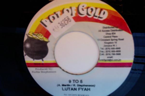 7-дюймовая пластинка LUTAN FYAH - 9 To 5 NONE Pot Of Gold 2006 Ямайка Регги, Ска и Даб Б/У
7-дюймовая пластинка LUTAN FYAH - 9 To 5 NONE Pot Of Gold 2006 Ямайка Регги, Ска и Даб Б/У
