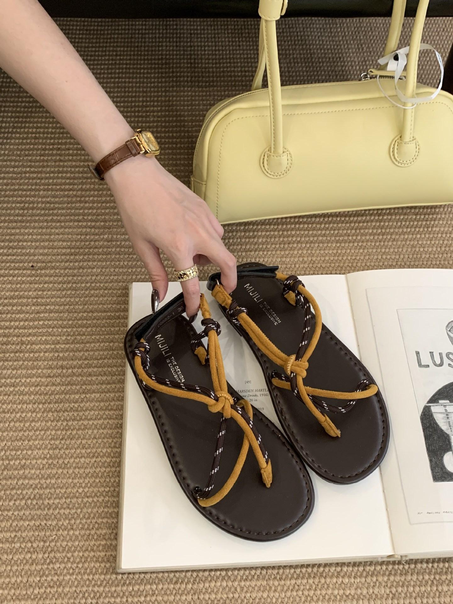 2025 summer new niche flat-bottomed versatile casual shoes vacation wind beach shoes Roman cool slippers women 39 жёлтый
2025 summer new niche flat-bottomed versatile casual shoes vacation wind beach shoes Roman cool slippers women 39 жёлтый