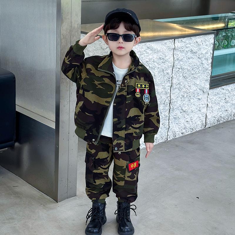 Дитячий камуфляжний спортивний костюм: Стильний двокомпонентний костюм для хлопчиків осінь/зима 2025 90cm
Дитячий камуфляжний спортивний костюм: Стильний двокомпонентний костюм для хлопчиків осінь/зима 2025 90cm