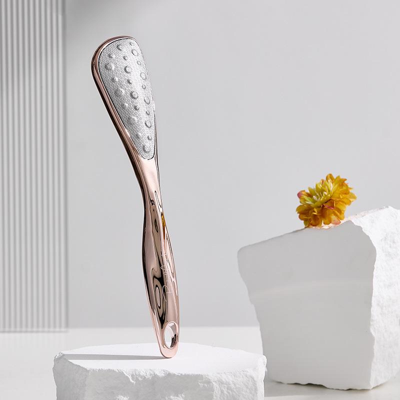 Гальванизированный скребок для ног: Отшелушивает омертвевшую кожу, шлифует пятки и разглаживает подошвы для идеального педикюра. розового золота
Гальванизированный скребок для ног: Отшелушивает омертвевшую кожу, шлифует пятки и разглаживает подошвы для идеального педикюра. розового золота