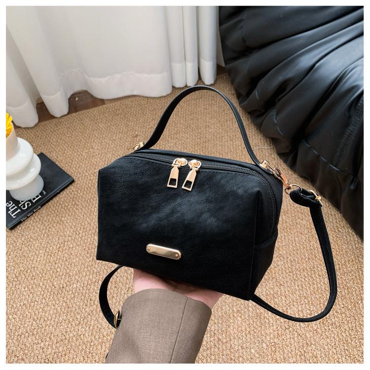 2026 Spring New Solid Color Vintage Simple Small Square Shoulder Crossbody Top Handle Bag Women Premium Textured Casual Handbag чёрный
2026 Spring New Solid Color Vintage Simple Small Square Shoulder Crossbody Top Handle Bag Women Premium Textured Casual Handbag чёрный