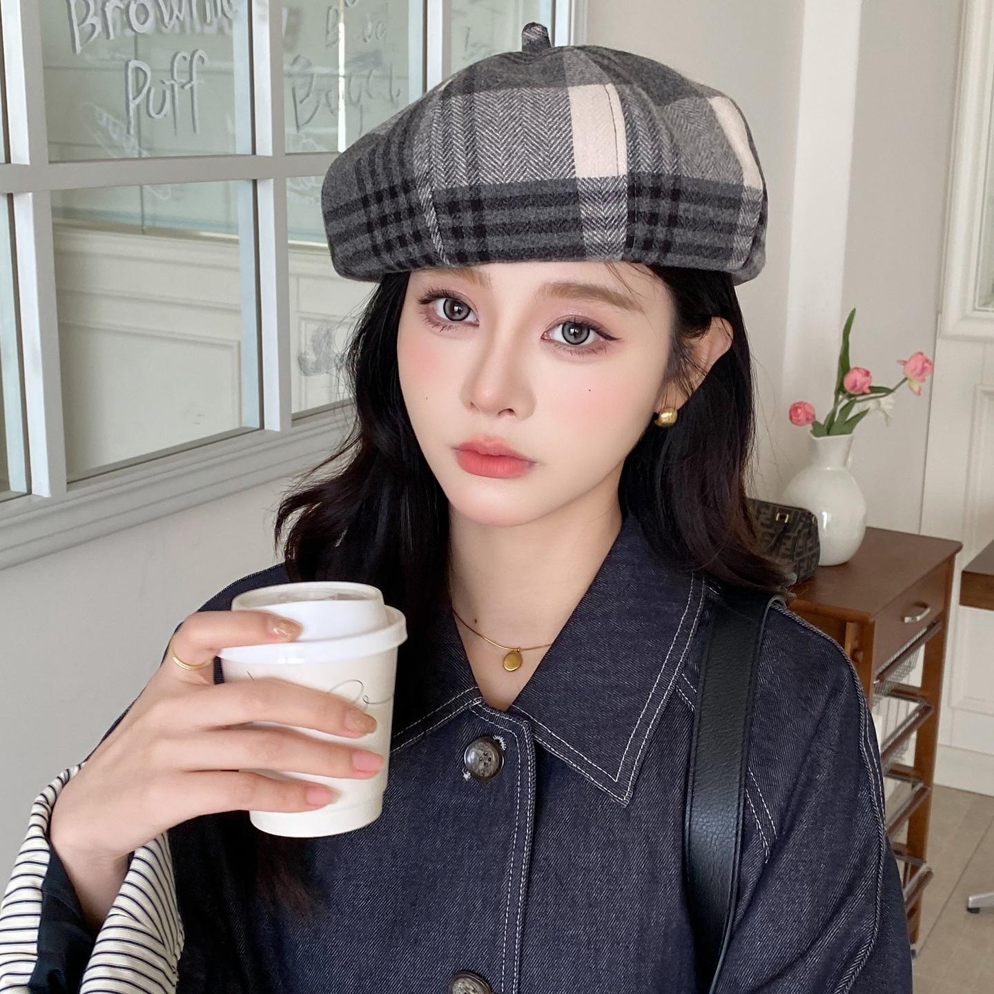 Новый британский ретро берет в клетку, женская осенне-зимняя модная универсальная шляпа художника, подчеркивающая лицо, маленькая восьмиугольная шляпа M(56-58cm)
Новый британский ретро берет в клетку, женская осенне-зимняя модная универсальная шляпа художника, подчеркивающая лицо, маленькая восьмиугольная шляпа M(56-58cm)