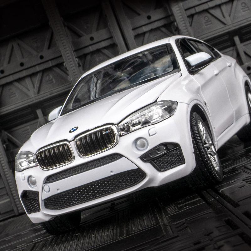 Star Hui 56600 BMW X6M Внедорожник Модель для бездорожья: Поворотные передние колеса, Открывающиеся двери, Сплавное украшение белый
Star Hui 56600 BMW X6M Внедорожник Модель для бездорожья: Поворотные передние колеса, Открывающиеся двери, Сплавное украшение белый