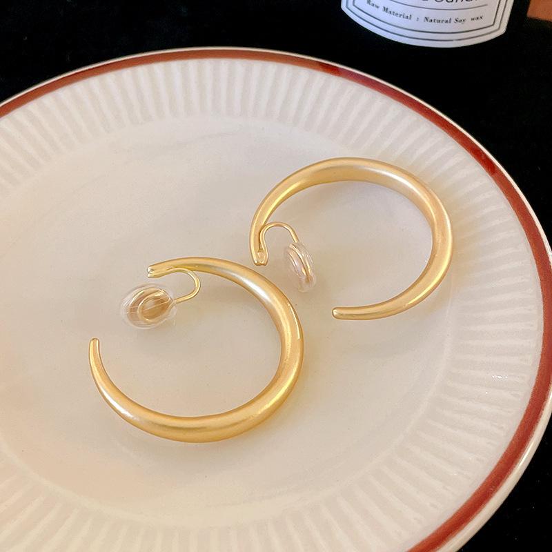Silver Needle Simple Round Geometric Earrings Fashion ins Premium Earrings Niche Commuter Design Earrings
Silver Needle Simple Round Geometric Earrings Fashion ins Premium Earrings Niche Commuter Design Earrings