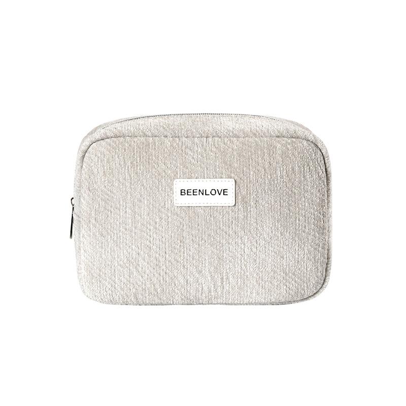 Simple Makeup Bag Large Capacity Flowing Light Clutch Bag Storage Bag Portable Go Out Travel Bag Skincare and Cosmetics Bag Multifunctional Bag светло-серый
Simple Makeup Bag Large Capacity Flowing Light Clutch Bag Storage Bag Portable Go Out Travel Bag Skincare and Cosmetics Bag Multifunctional Bag светло-серый