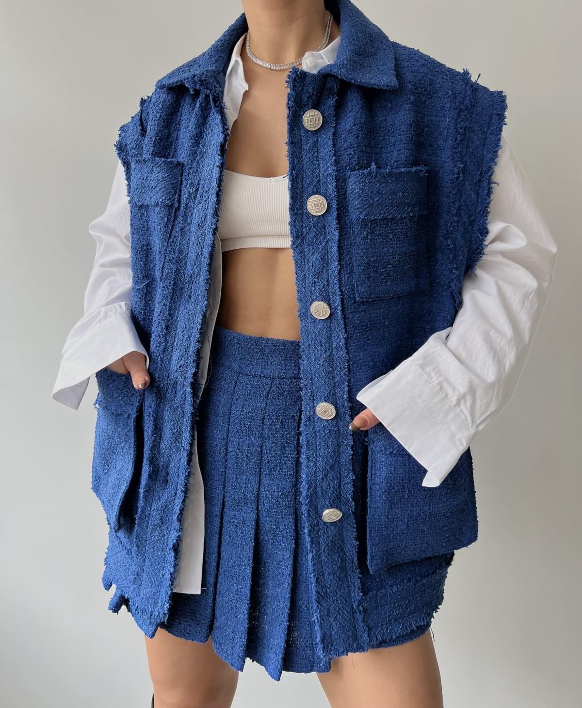 Mai Agnes Saks Синий жилет с шортами и юбкой
Mai Agnes Saks Синий жилет с шортами и юбкой