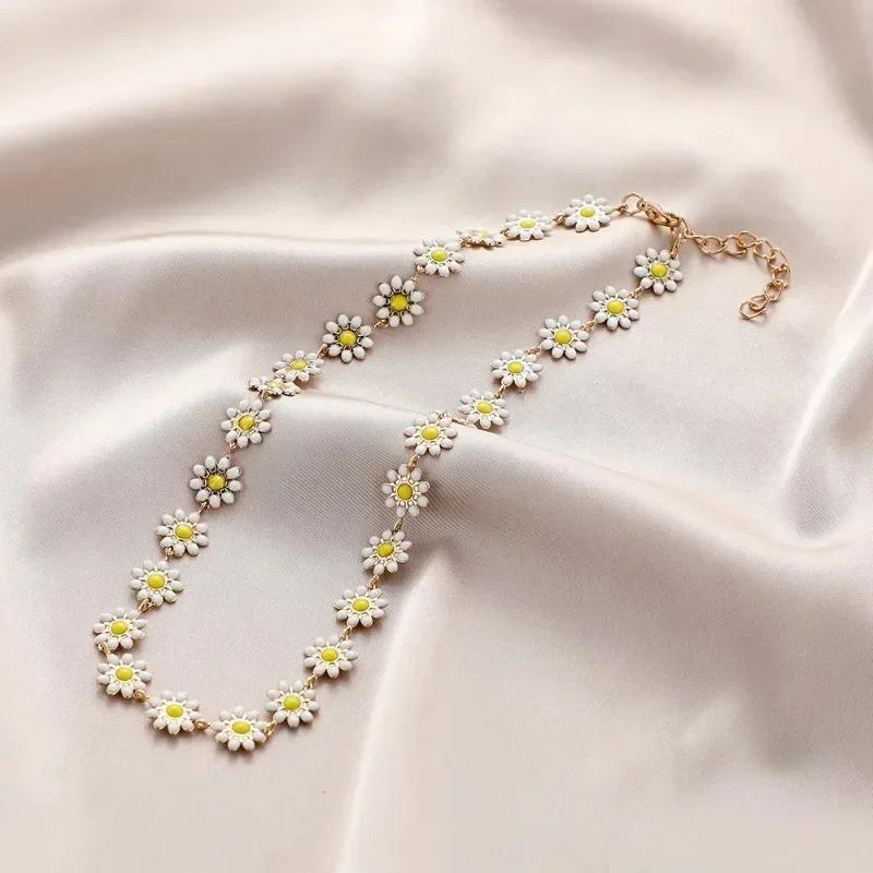 Flower Daisy Clavicle Chain Necklace for Women Girls Korean Style Sweet Short Choker Statement Wedding Bridal Zircon Neck Chain
Flower Daisy Clavicle Chain Necklace for Women Girls Korean Style Sweet Short Choker Statement Wedding Bridal Zircon Neck Chain