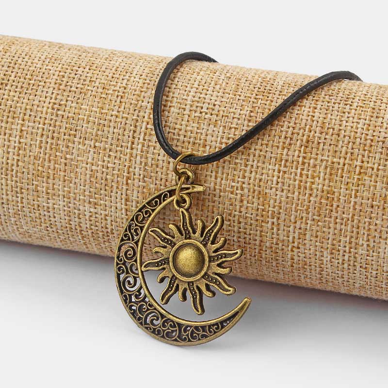 1pcs Antique Crescent Moon/Sun Charm Pendant Real Leather End Lobster Clasp Necklace For Boho Hippy 18 +2 Chain
1pcs Antique Crescent Moon/Sun Charm Pendant Real Leather End Lobster Clasp Necklace For Boho Hippy 18 +2 Chain
