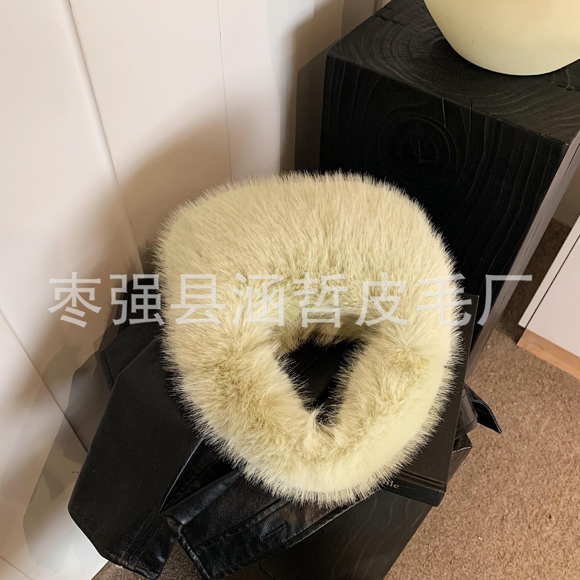 Autumn and winter new fluffy imitation fox hair bag Korean version versatile portable plush dumpling bag світло-зелений колір
Autumn and winter new fluffy imitation fox hair bag Korean version versatile portable plush dumpling bag світло-зелений колір