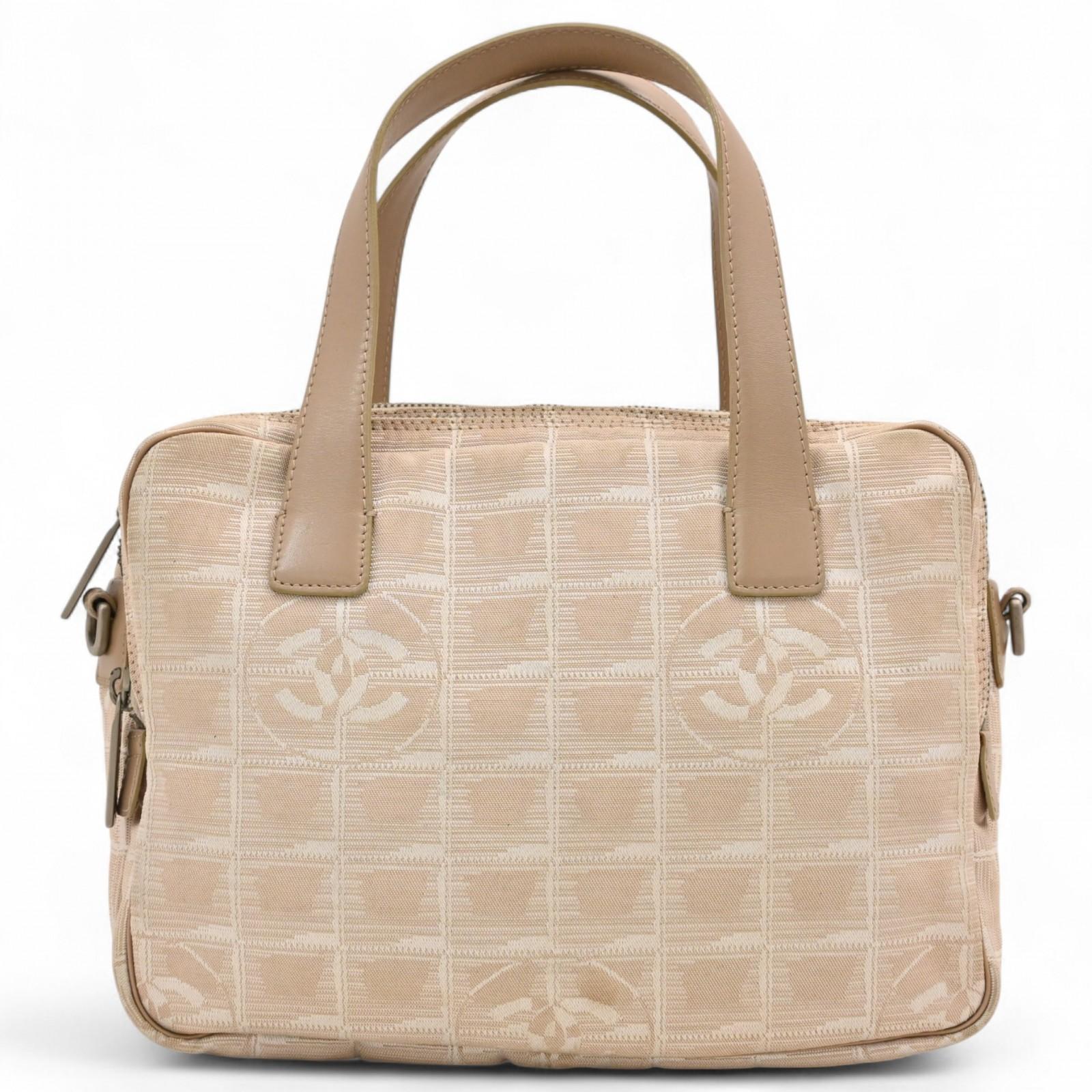 Auth CHANEL New Travel Line Tote TPM Tote Bag ch4411vd
Auth CHANEL New Travel Line Tote TPM Tote Bag ch4411vd