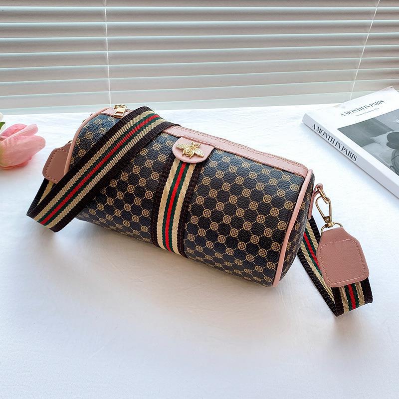 Новая женская сумка с принтом контрастного цвета в виде пчелиной ленты цилиндрическая сумка через плечо модная сумка для мобильного телефона
Новая женская сумка с принтом контрастного цвета в виде пчелиной ленты цилиндрическая сумка через плечо модная сумка для мобильного телефона