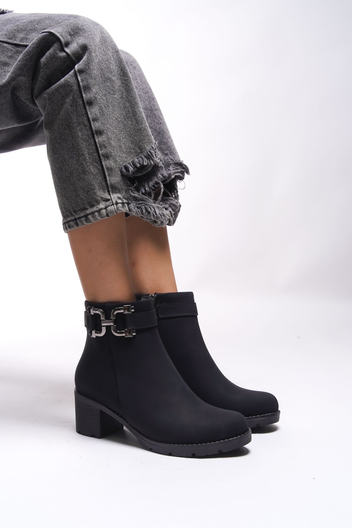 Women Modern Stylish Fashion Libthana Women Chain Detailed High Heel Boots Matte Black 36
Women Modern Stylish Fashion Libthana Women Chain Detailed High Heel Boots Matte Black 36