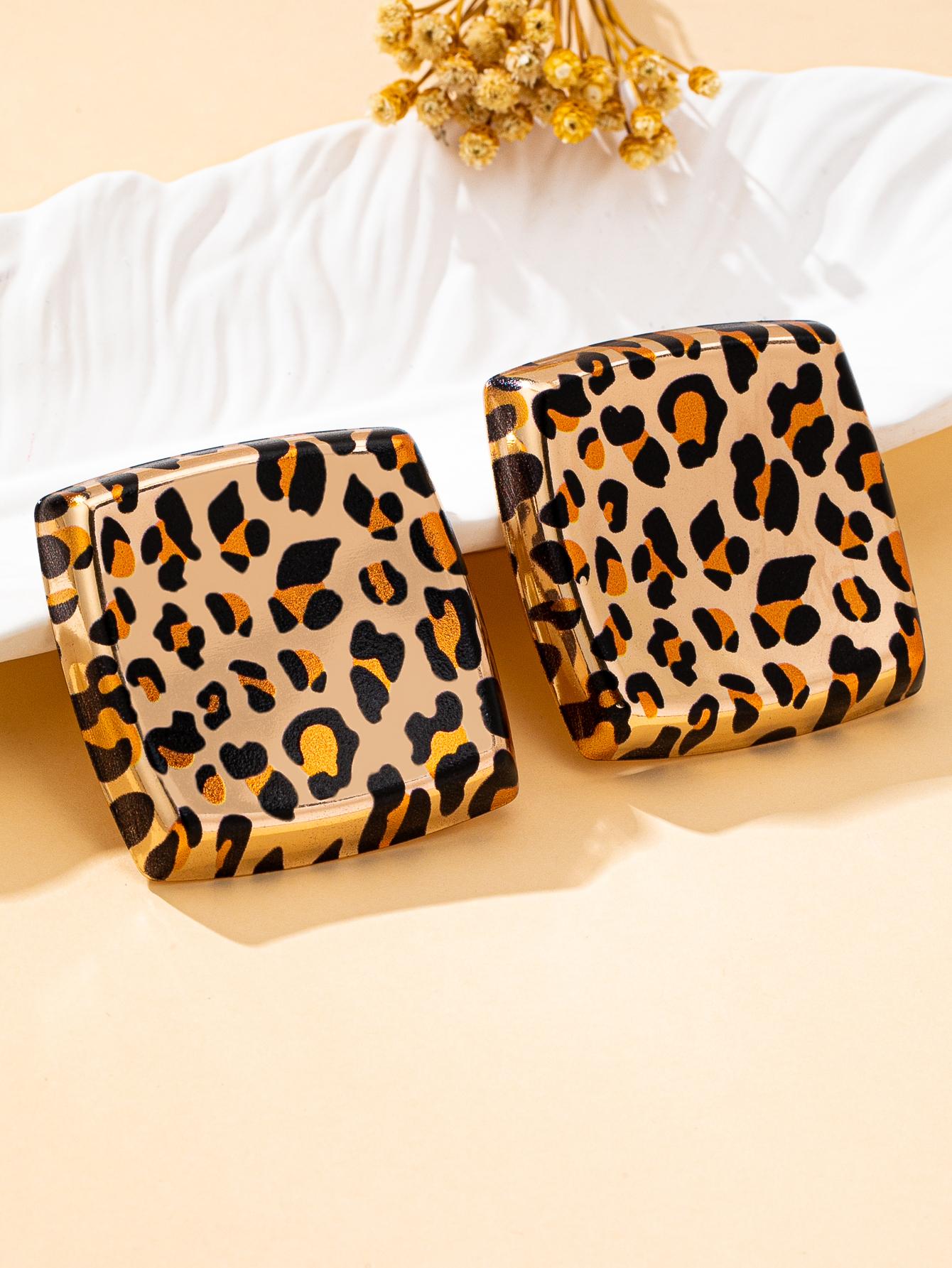 A Pair of Women s Earrings, Sexy Geometric Leopard Print Earrings, Suitable for Autumn and Winter Wear
A Pair of Women s Earrings, Sexy Geometric Leopard Print Earrings, Suitable for Autumn and Winter Wear