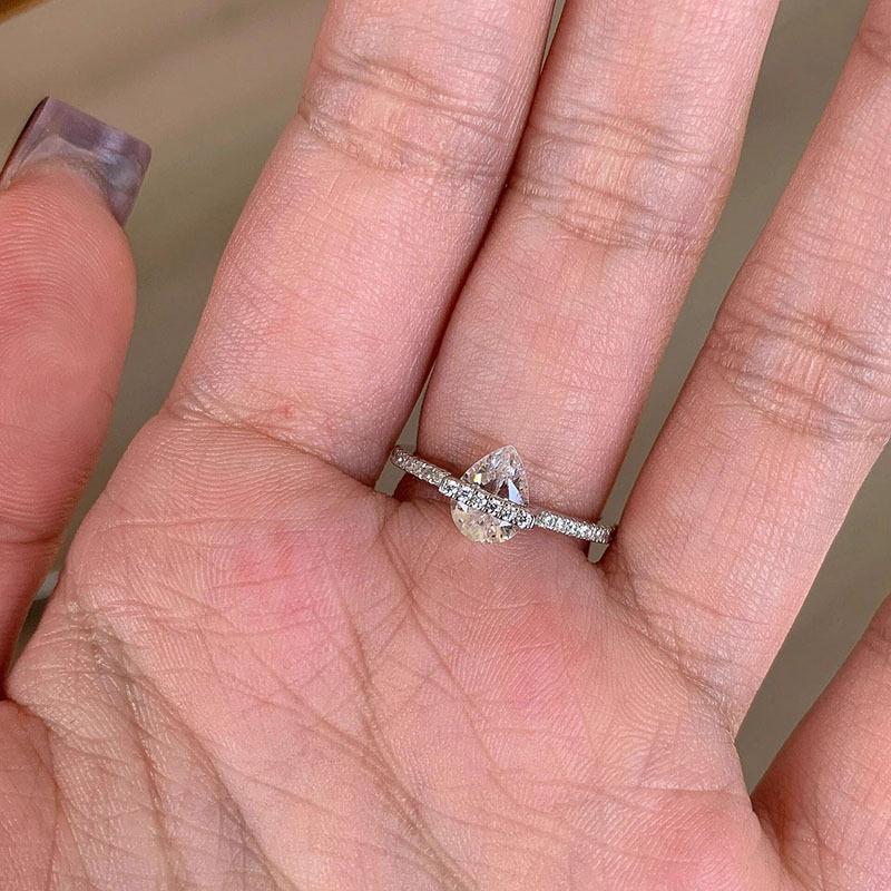 New in minimalist style inlay diamonds water droplet ring with cool and high-end rings for women suitable for daily jewelry gift resizable белый
New in minimalist style inlay diamonds water droplet ring with cool and high-end rings for women suitable for daily jewelry gift resizable белый