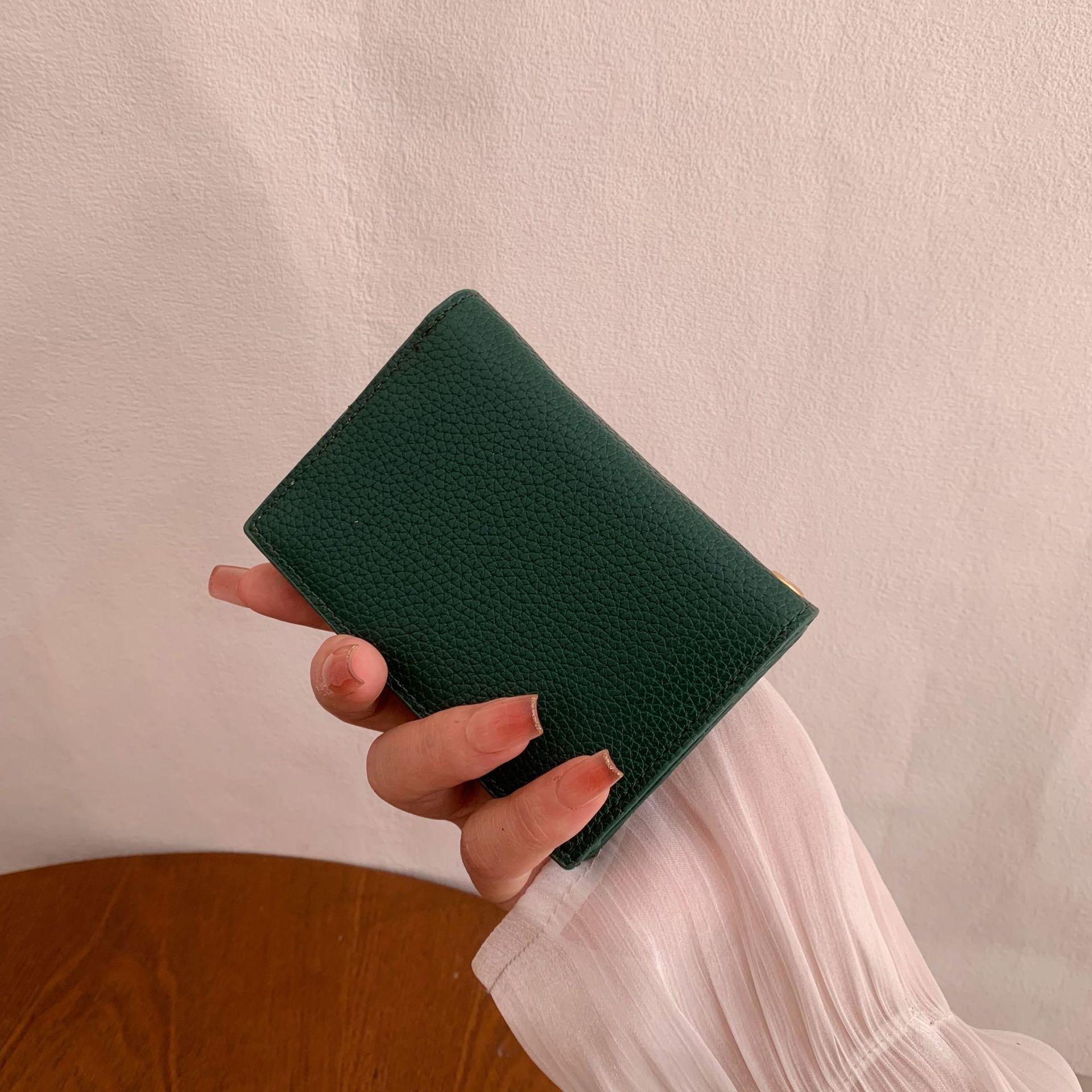 Короткий студенческий женский кошелек ins Женский кошелек Текстура кожи с узором личи Книжка для хранения визиток Мягкий темно-зеленого
Короткий студенческий женский кошелек ins Женский кошелек Текстура кожи с узором личи Книжка для хранения визиток Мягкий темно-зеленого