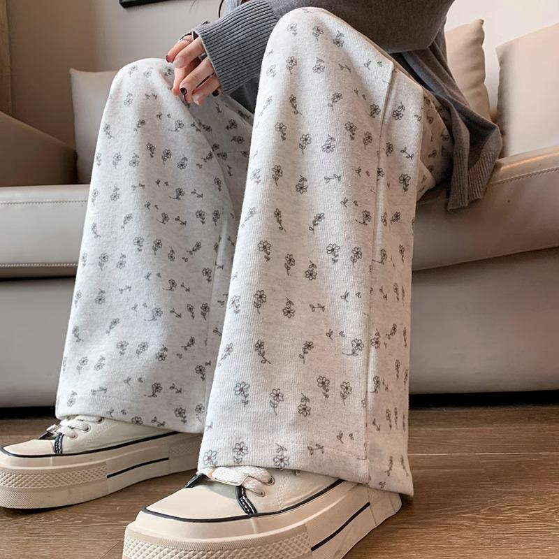 145cm Women s White Floral Casual Summer Sweatpants - Loose, Straight-Leg, Petite, Wide-Leg Pants 2XL (131-150 lbs)
145cm Women s White Floral Casual Summer Sweatpants - Loose, Straight-Leg, Petite, Wide-Leg Pants 2XL (131-150 lbs)
