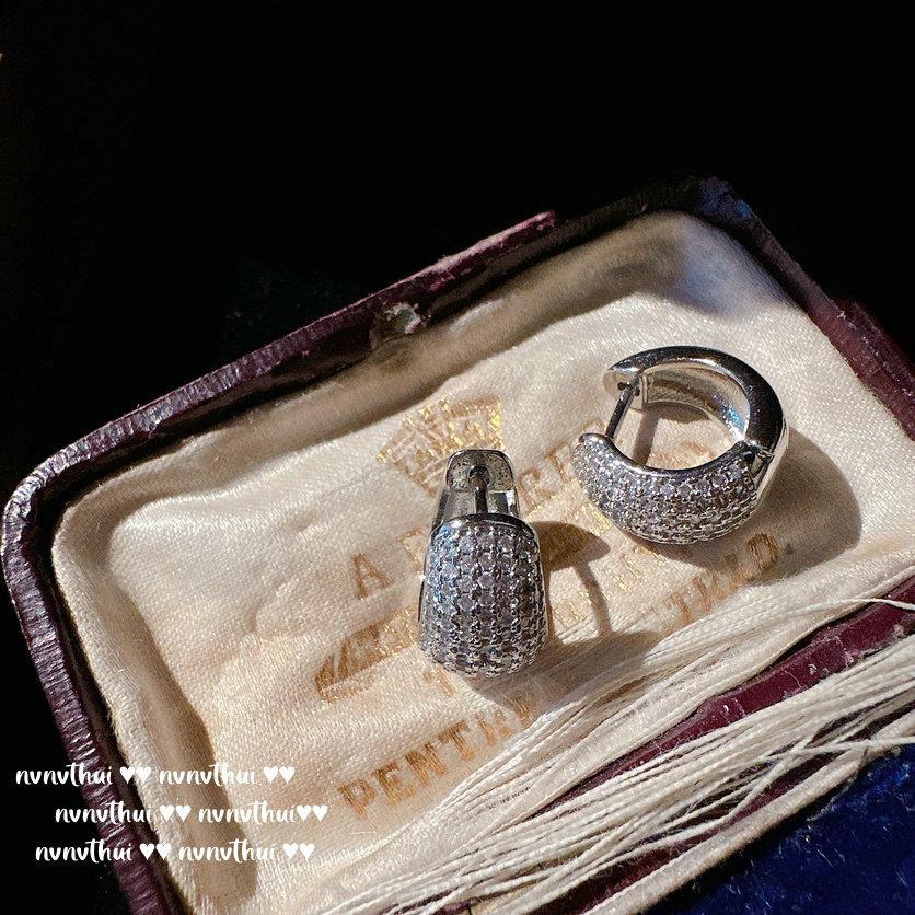Princess On The Run, Love Jewel Earrings, American Fine Cut, 18K Gold Triangle Sugar Cube Plated, Star Zircon, Earrings
Princess On The Run, Love Jewel Earrings, American Fine Cut, 18K Gold Triangle Sugar Cube Plated, Star Zircon, Earrings
