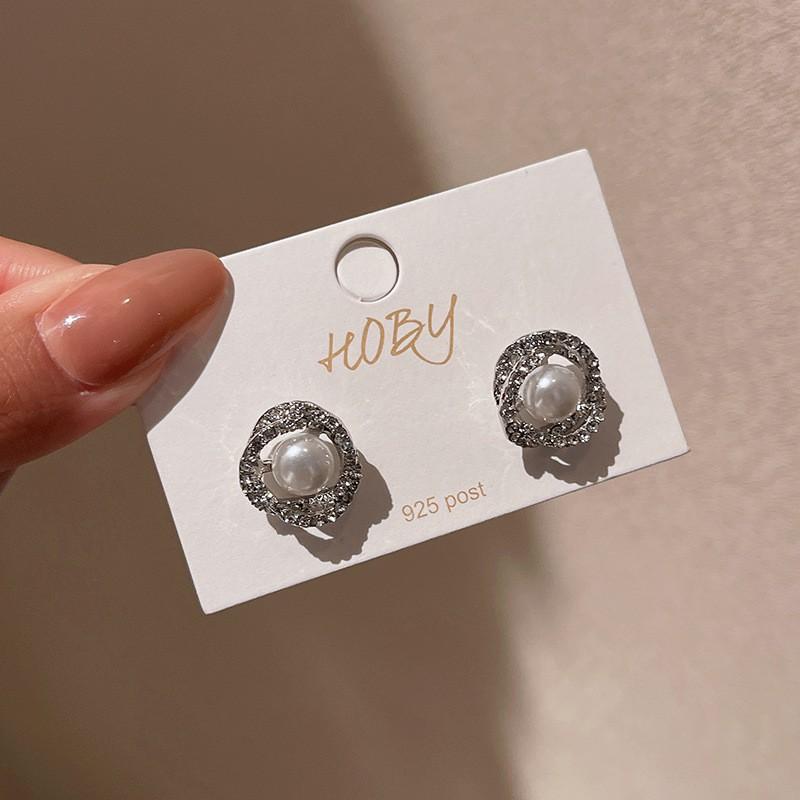 Silver needle light luxury Spice Girl pearl stud earrings temperament retro super flash earrings women s fashion high sense personalized earrings
Silver needle light luxury Spice Girl pearl stud earrings temperament retro super flash earrings women s fashion high sense personalized earrings
