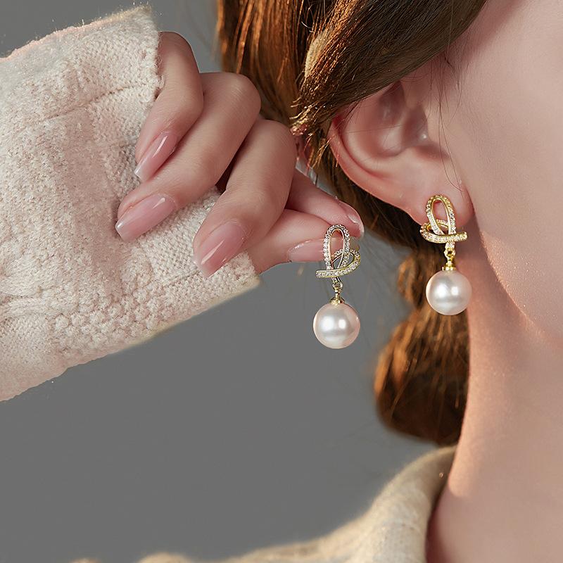 Love pearl pendant earrings French elegant design stud earrings high sense fashion temperament earrings women
Love pearl pendant earrings French elegant design stud earrings high sense fashion temperament earrings women