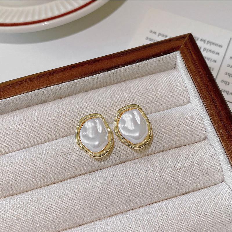 Геометрические нерегулярные круглые металлические жемчужные серьги для женщинМинималистский стиль Индивидуальные серьги Модный ювелирный подарок 1 pair золотой
Геометрические нерегулярные круглые металлические жемчужные серьги для женщинМинималистский стиль Индивидуальные серьги Модный ювелирный подарок 1 pair золотой