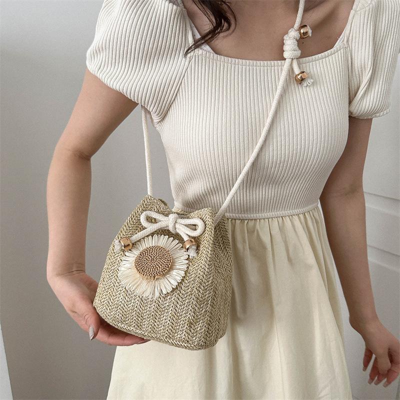 Woven bag women s bag new trendy retro summer straw weaving cute bucket bag personalized girl shoulder messenger bag хакі
Woven bag women s bag new trendy retro summer straw weaving cute bucket bag personalized girl shoulder messenger bag хакі