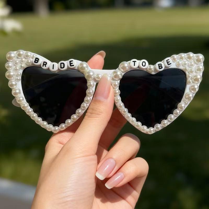 Heart-Shaped Pearl Sunglasses for Men & Women - Fashion Party Shades 2026 белый
Heart-Shaped Pearl Sunglasses for Men & Women - Fashion Party Shades 2026 белый