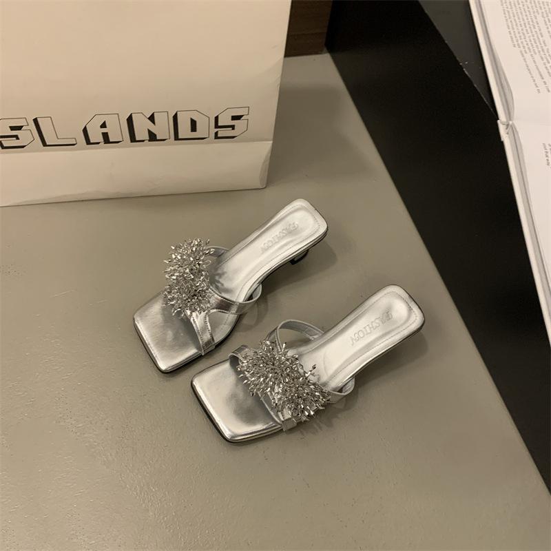 Summer new cool slippers thick heel square head women s rhinestone 2025 open toe thin strap French fashion beautiful sandals high heel 35
Summer new cool slippers thick heel square head women s rhinestone 2025 open toe thin strap French fashion beautiful sandals high heel 35