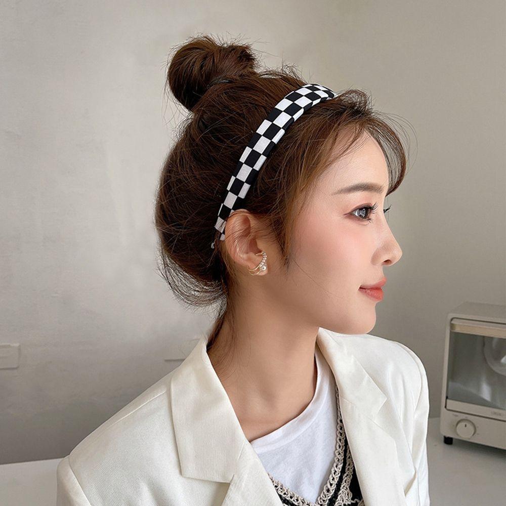 Plaid Checkerboard Thin Hair Hoop Pu Leather Headband Female Hairbands Korean Style Headwear
Plaid Checkerboard Thin Hair Hoop Pu Leather Headband Female Hairbands Korean Style Headwear