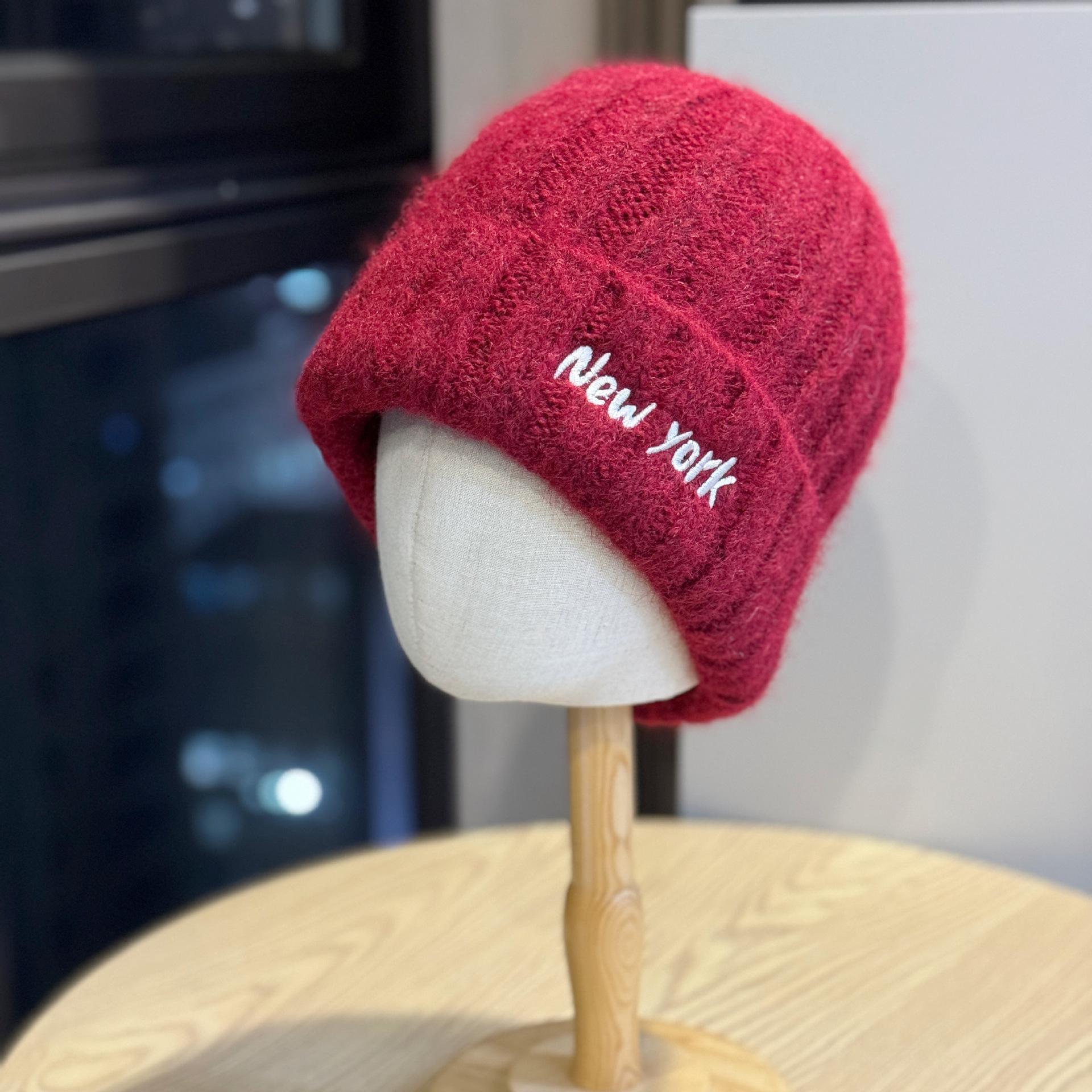 New autumn and winter simple embroidered knit hat, Korean style versatile beanie for women, ear-protecting and warm pullover hat Adult54-60Average Size вина червоного кольору
New autumn and winter simple embroidered knit hat, Korean style versatile beanie for women, ear-protecting and warm pullover hat Adult54-60Average Size вина червоного кольору