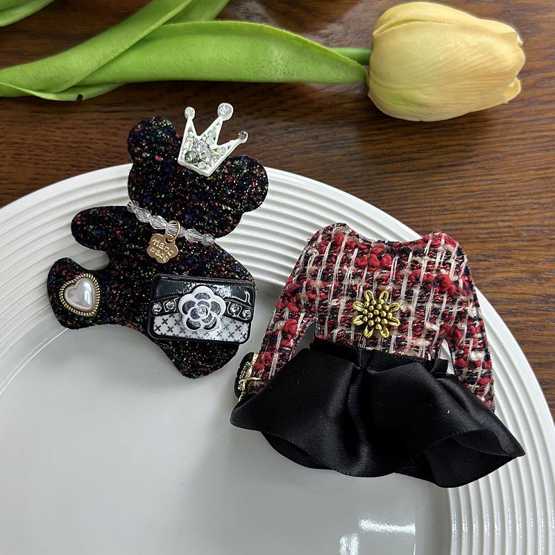Women Men Fashion Clothing Crown Bear Knitted Badges Brooch Elegant Classic Lady Exquistie Crystal Pearl Accessories Jewelry
Women Men Fashion Clothing Crown Bear Knitted Badges Brooch Elegant Classic Lady Exquistie Crystal Pearl Accessories Jewelry